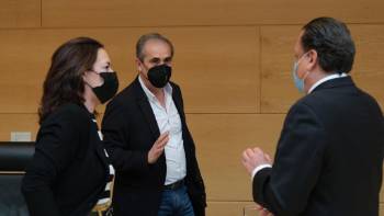 Miembros de la Comisión con el presidente
